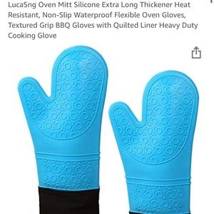 Brand new heat resistant oven/cooking gloves